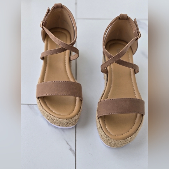 Shoes - Tan Wedge Sandals